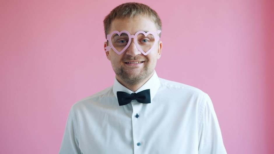 Fans Link Taylor Swift’s 'Pink Clouding' to Tom Hiddleston